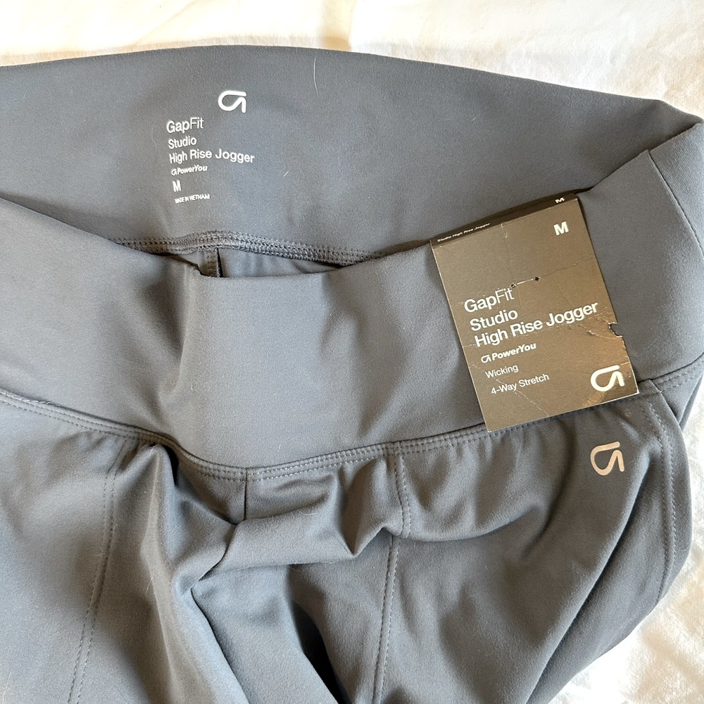 GapFit High Rise Studio Joggers (NWT)